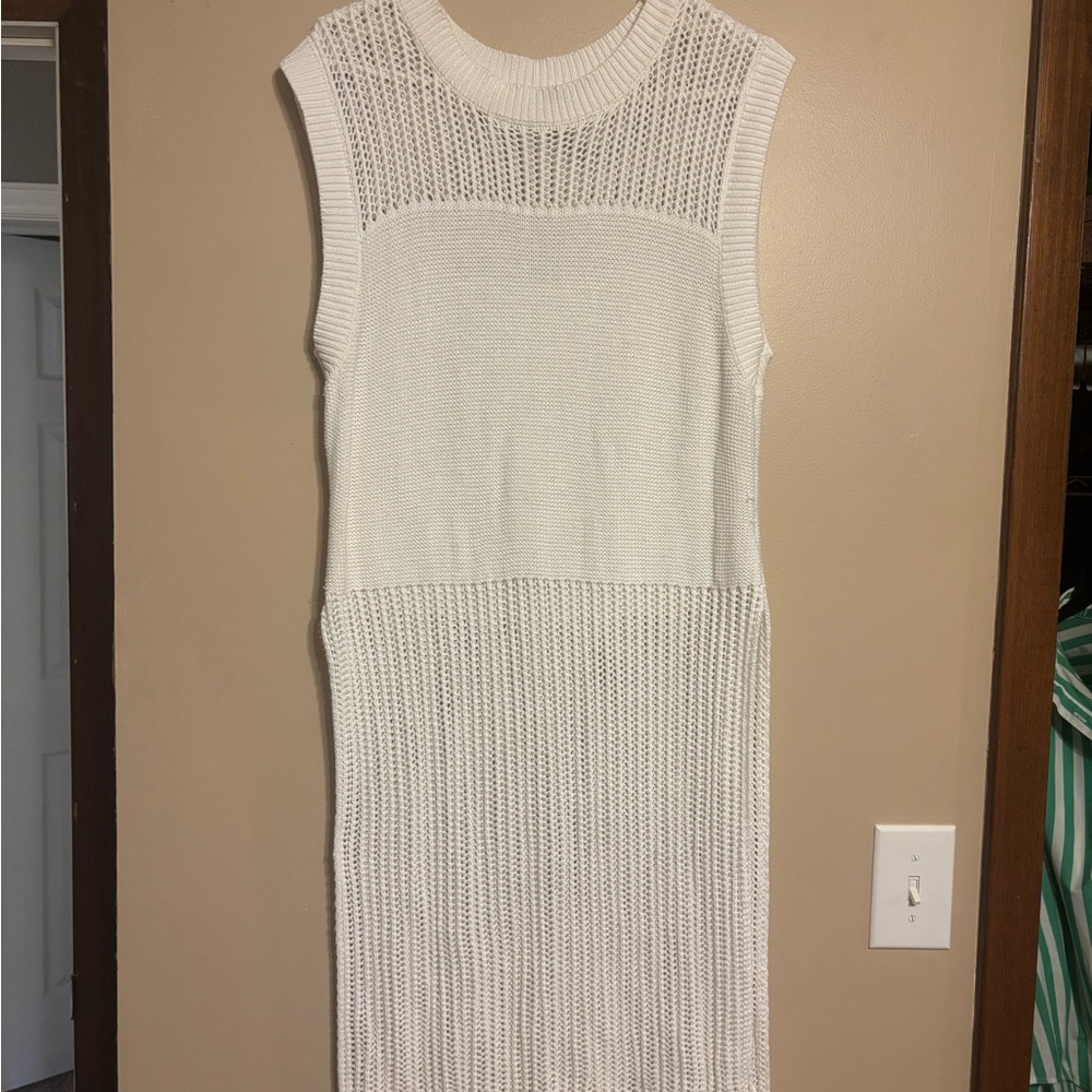 Chic White Knit Sleeveless Sweater Dress